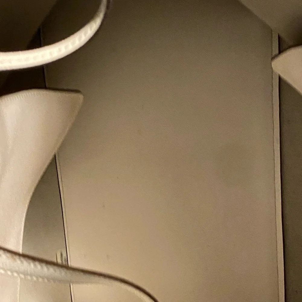 Michael Kors Cream Tote Bag - Picture 4 of 7